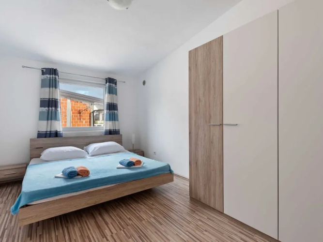 Simplistic Apartment in Vir With Garden