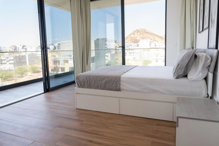 3 bdr aprt, best seaview, rooftop pool - LCGR