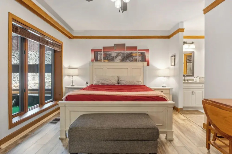 Stunning Lake Views, Pools, Wildlife, Pet-friendly
