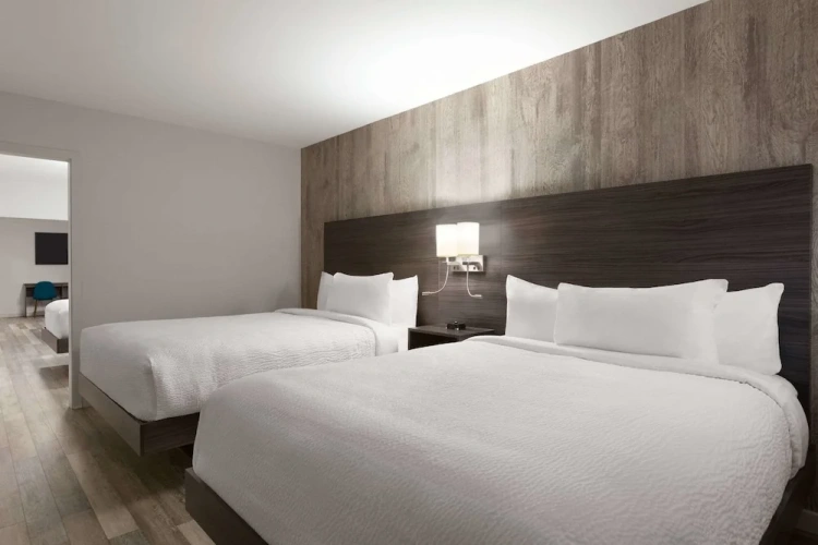 Sextuple Family Suite