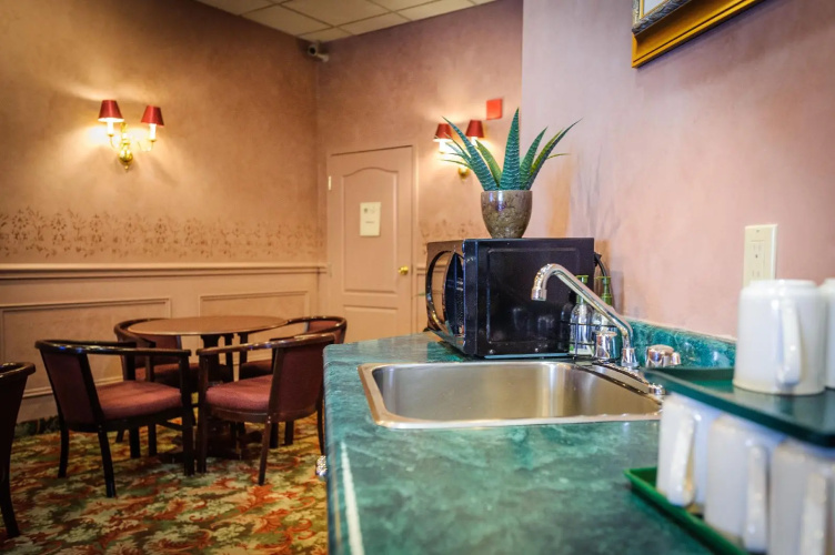 Peterborough Inn & Suites Hotel photo 15
