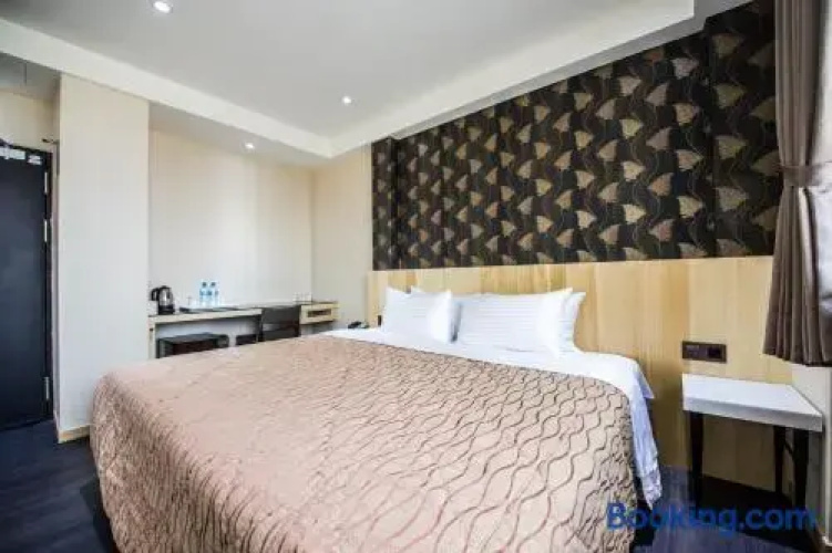 Hotel 9