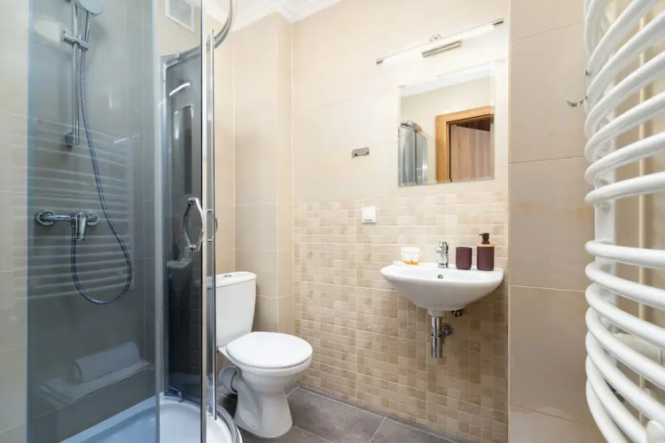 Rural Two-bedroom Apartment by Renters