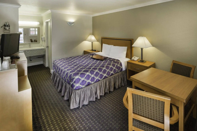 SOMA Park Inn – Civic Center