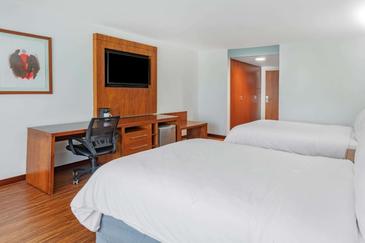Business Quadruple room