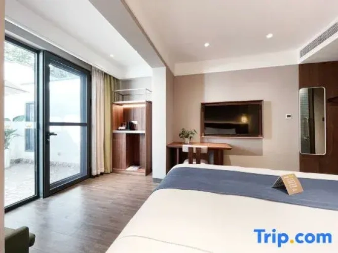 Standard Double room with courtyard view