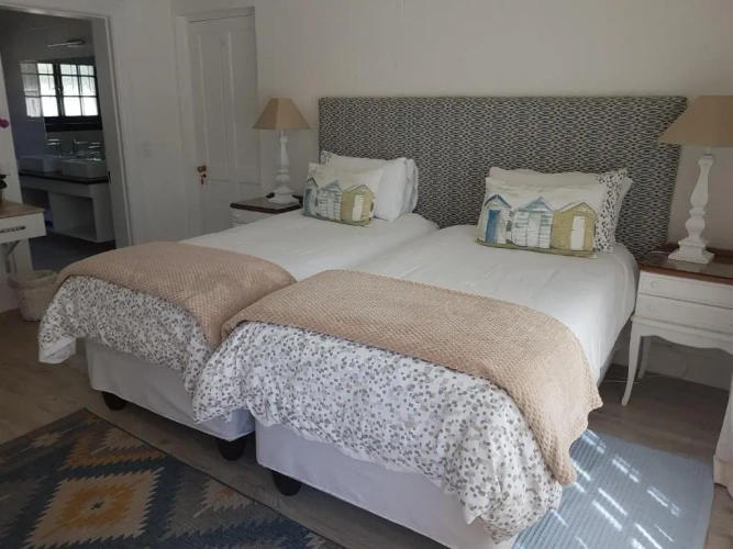 Standard Twin room with view