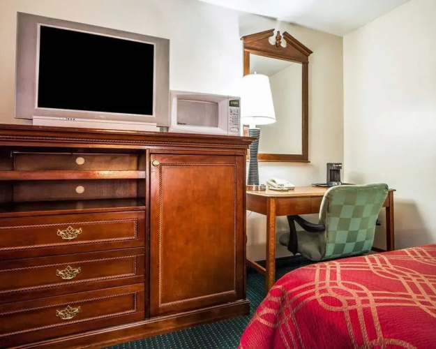 Rodeway Inn & Suites