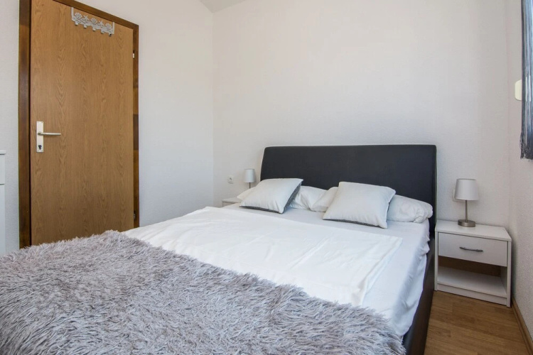 Apartment Wenig