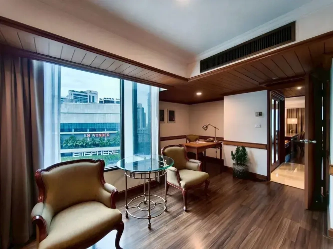 Executive Suite with city view