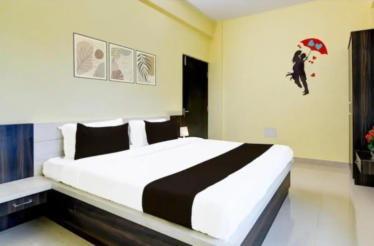 Deluxe Double room with city view