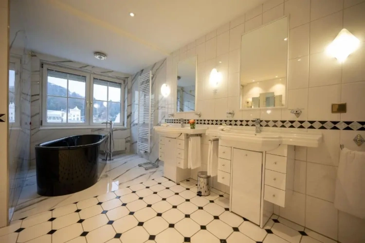 Luxury Penthouse Suite