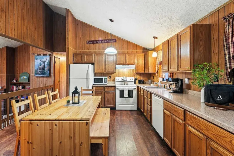 Mohegan by Avantstay Private Dock + Firepit Community Pool + Beach
