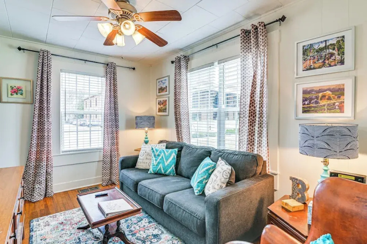 Charming Abode ~ 2 Mi to Mississippi State Campus!