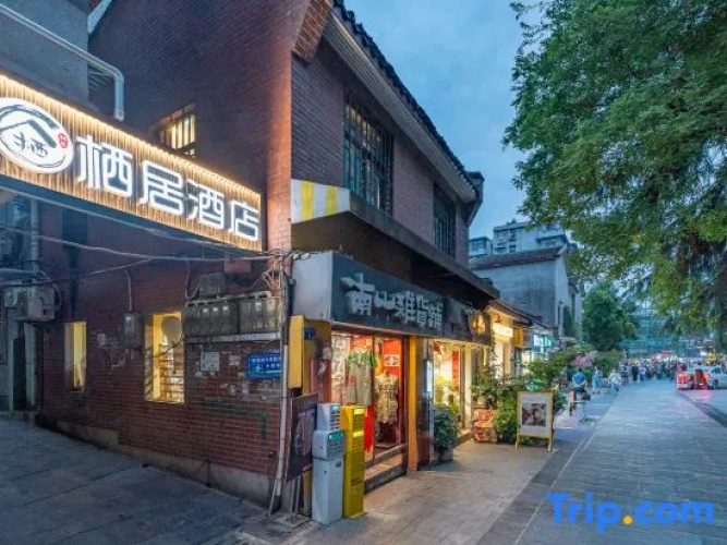 Qiju Homestay (Tanhualin)