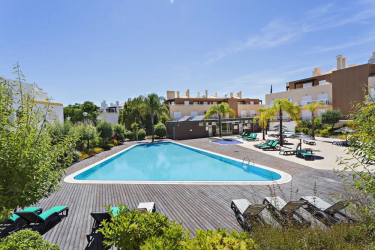 CG 12B - Pool - Cabanas Gardens