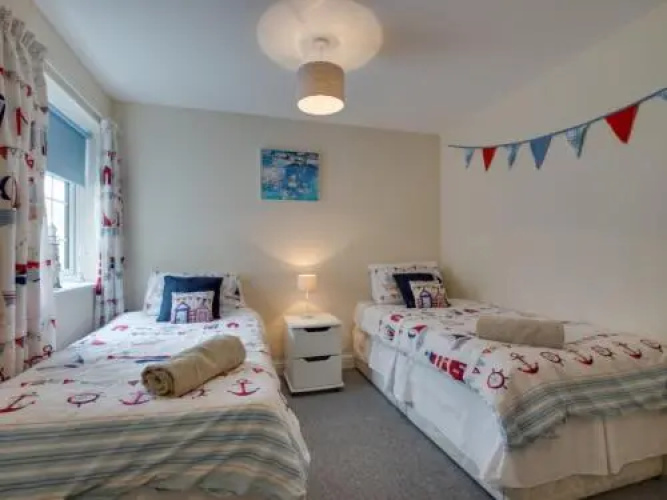 Apartment Headlong