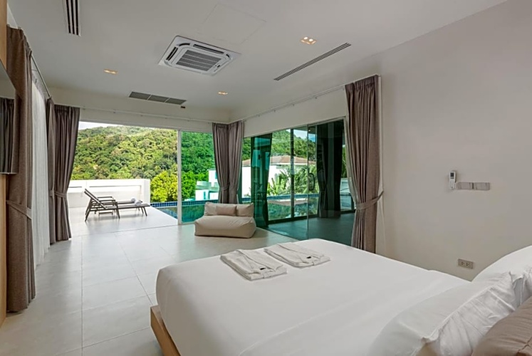 4 Bedrooms Villa with sea view