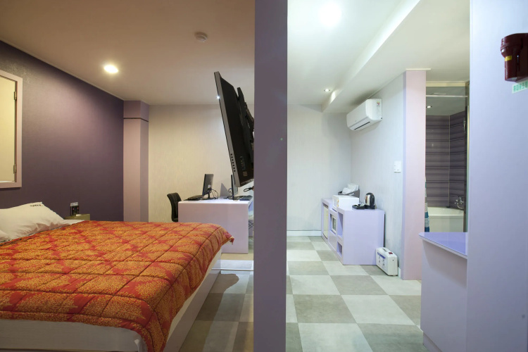 Max Motel