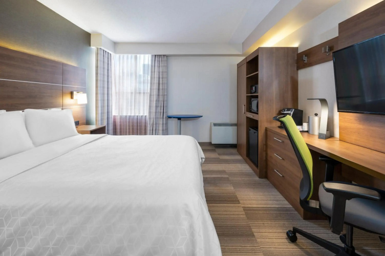 Holiday Inn Express Toronto - Downtown by IHG