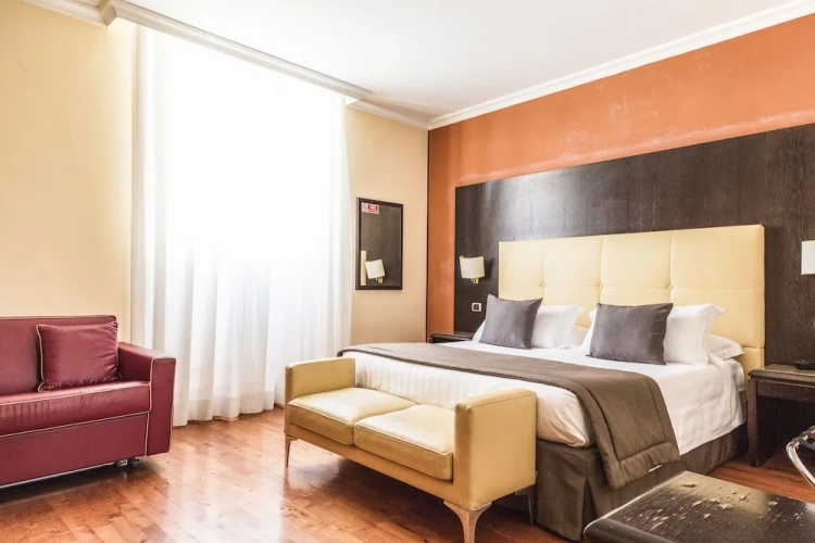 Standard Quadruple room with city view