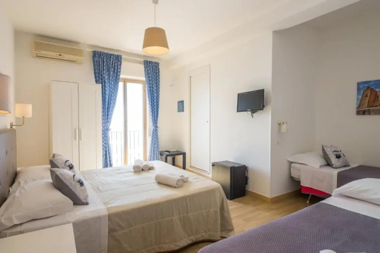 Standard Quadruple room with sea view