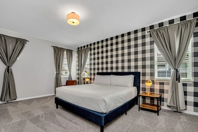 6 Bedrooms Villa
