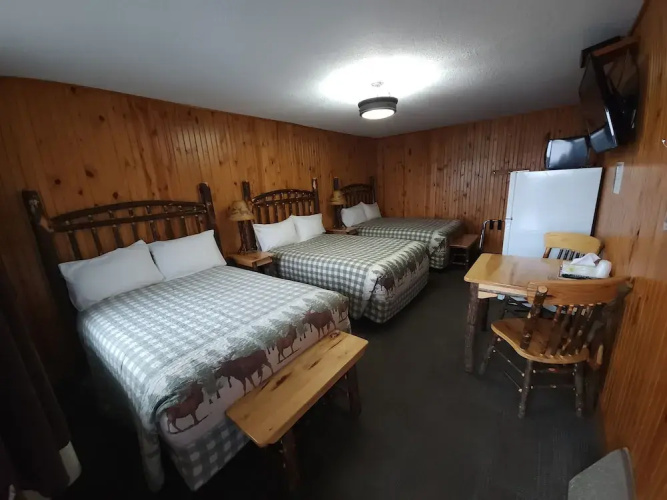 Outdoorsman  Motel