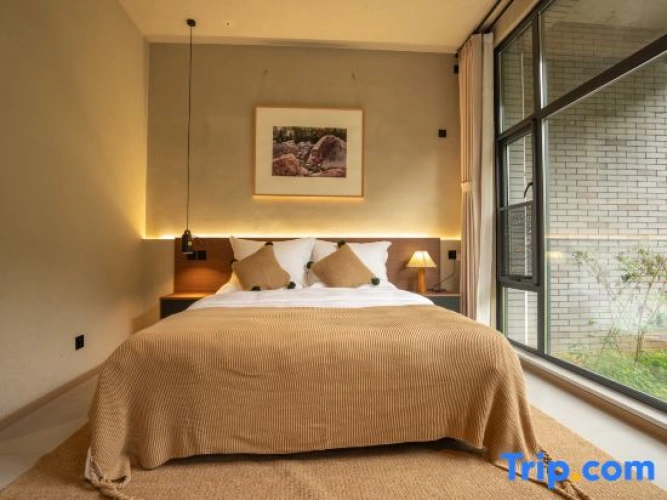 Standard room with courtyard view