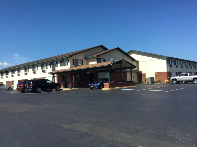 Super 8 Amsterdam - Gloversville, NY