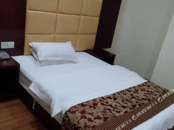 Yunfu Junlin Hotel