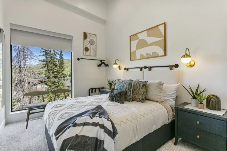 9005A - Luxury Four Bedroom 4 Home