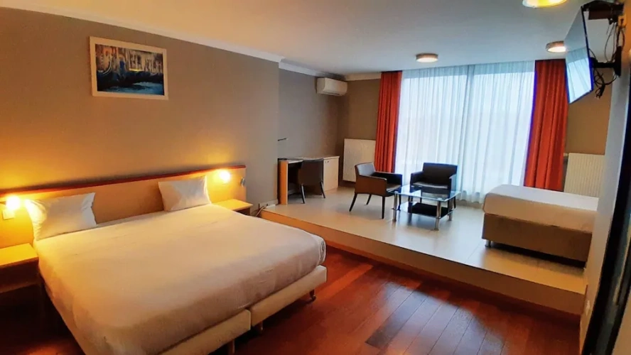 Standard Triple room with balcony