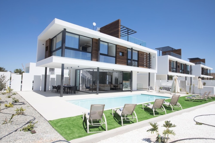 5 Bedrooms Villa with garden view