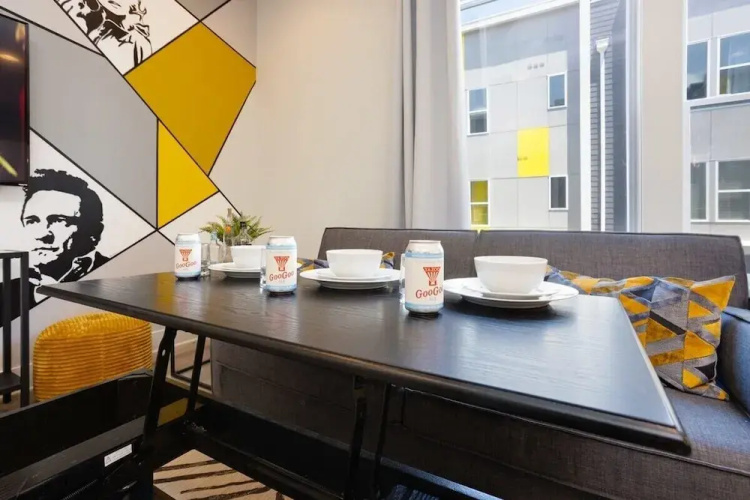East Nash Oasis - 13 Beds - Going Fast