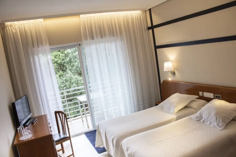 Standard Triple room with balcony