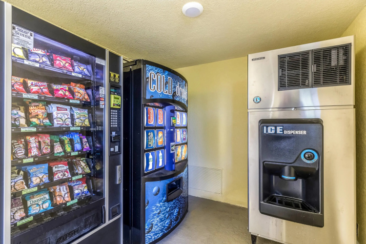 Quality Inn Palm Beach International Airport photo 13