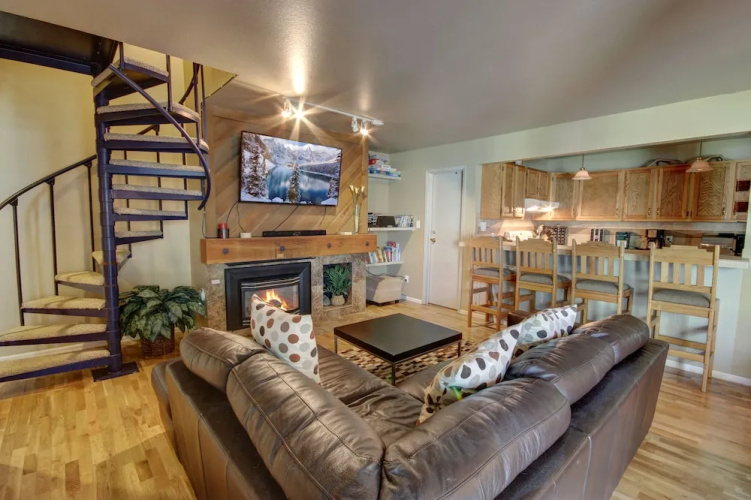 Flying Dutchman 1164 by SummitCove Vacation Lodging
