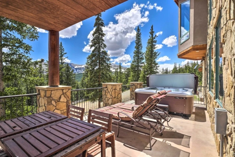 4 Bedrooms Cottage with balcony