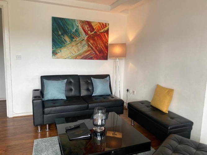 2 Bedrooms Apartment