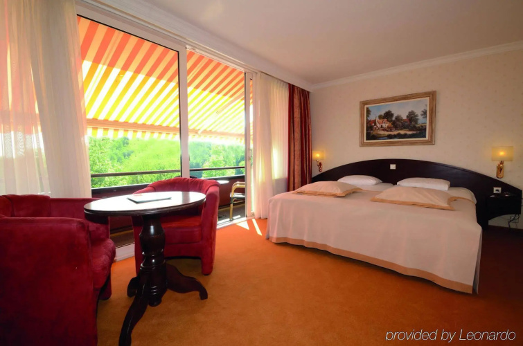 Fletcher Familiehotel De Hunzebergen