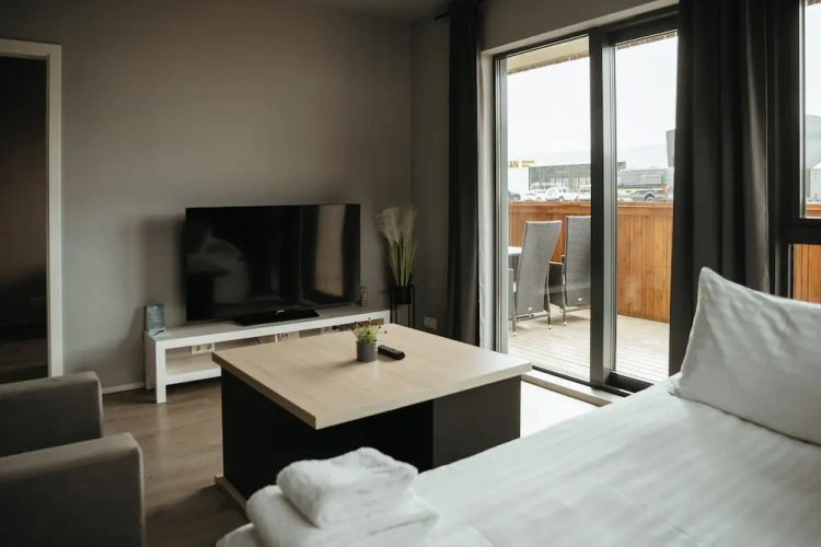 2 Bedrooms Apartment
