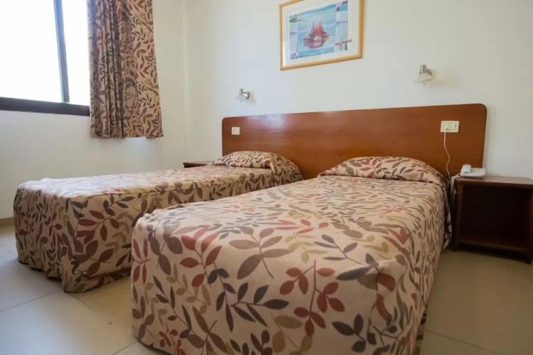 Ginot Yam Hotel