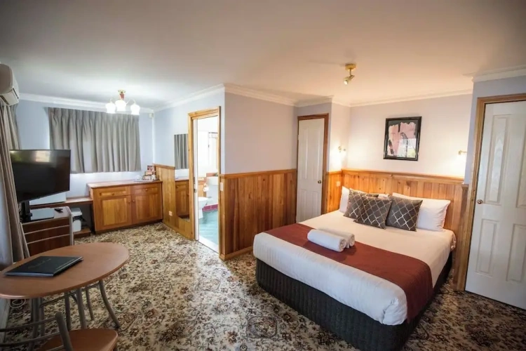Standard Double room with partial view