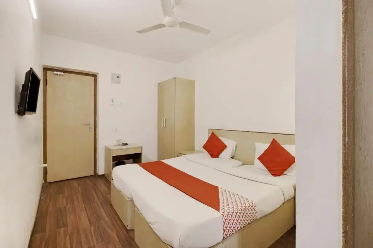 OYO 74511 Hotel Adya