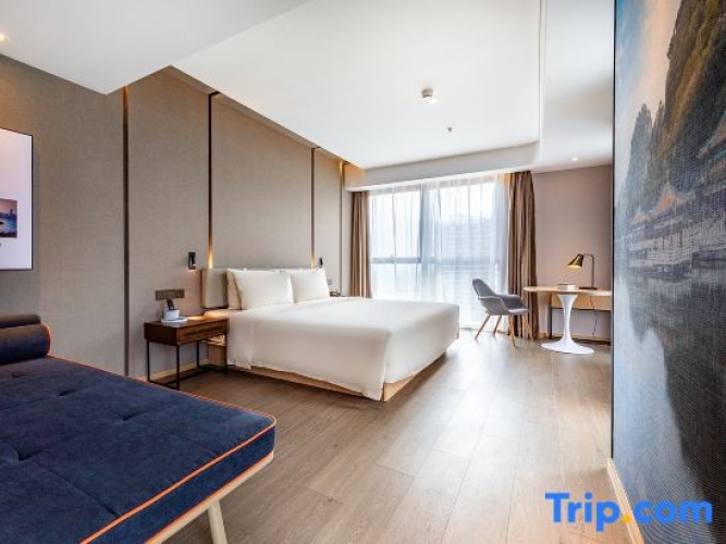 Standard Double room with city view