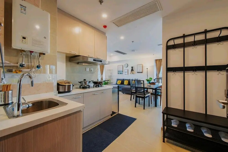 Changjiang Dong Metro Apartment