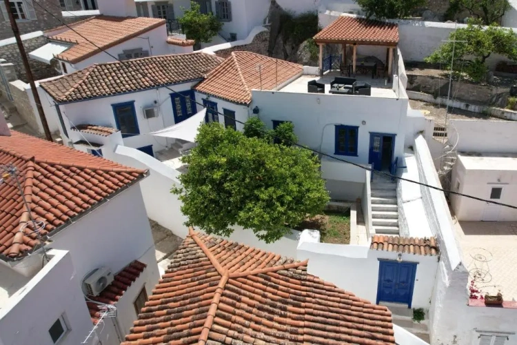 Apartment with garden view