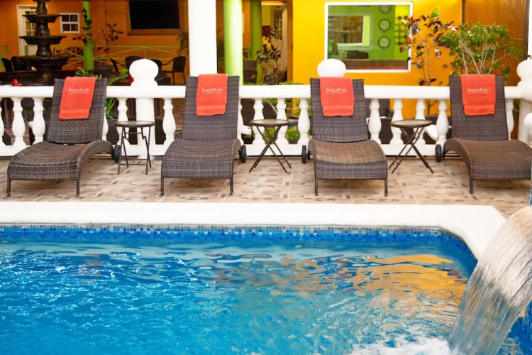 Beverly's Oasis Suites