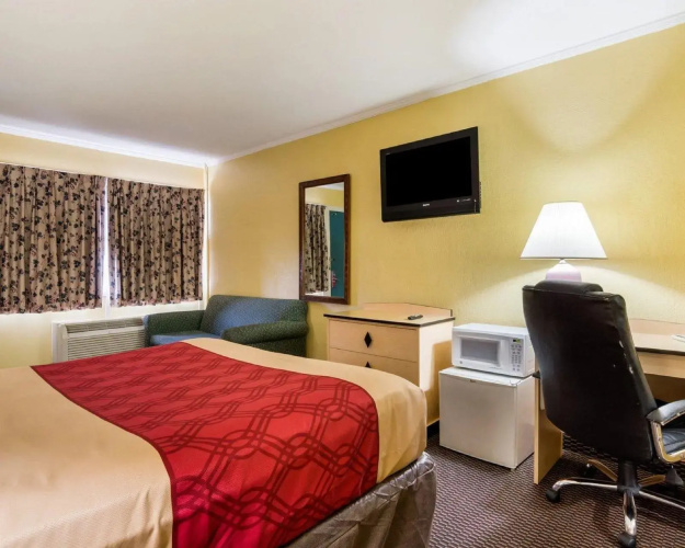 Econo Lodge Topeka Blvd.
